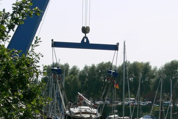Bootshebung Yachthafen Finkenwerder