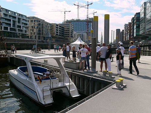 Solarboot Green Life im Traditionsschiffhafen HafenCity
