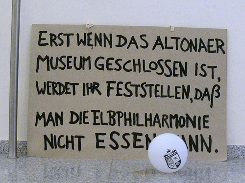 Spruch - Altonaer Museum Elbphilharmonie