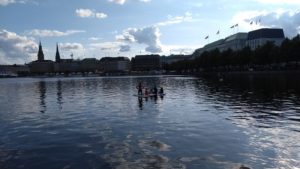 Paddling Familie auf der Binnenalster