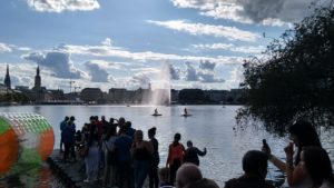 Stand Up Paddling auf der Binnenalster in Hamburg