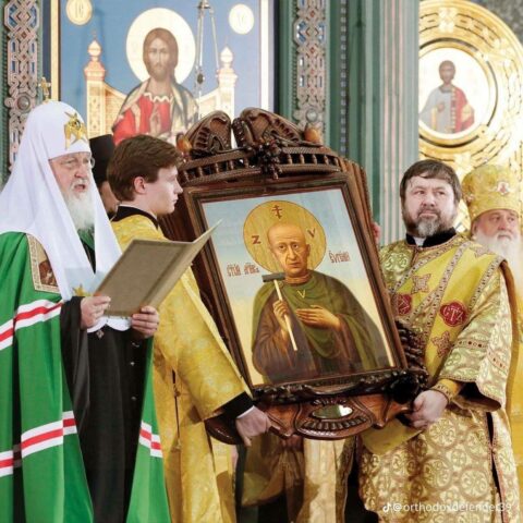 Der bösartige Patriarch Kyrill segnet den Massenmörder und Kriegsverbrecher, der von Putin zur heiligen Ikone gemacht wurde. Was für ein Frevel