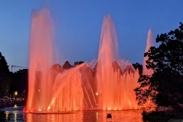 Romantik in Hamburg: Die Licht-Wasserspiele in Planten un Blomen