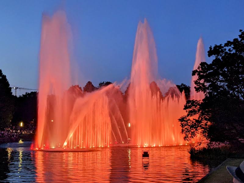 Romantik in Hamburg: Die Licht-Wasserspiele in Planten un Blomen