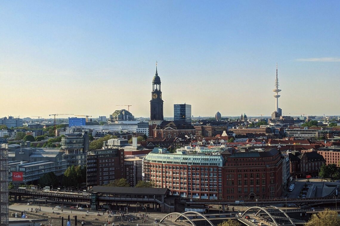 Skyline Hamburg: Symbolbild für den Jahresrückblick 2024