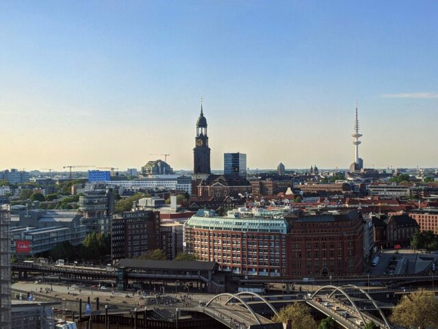 Skyline Hamburg: Symbolbild für den Jahresrückblick 2024