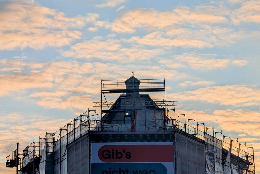 Dach und Himmel. Symbolbild für den Der Tag der Architektur 2025 in Hamburg