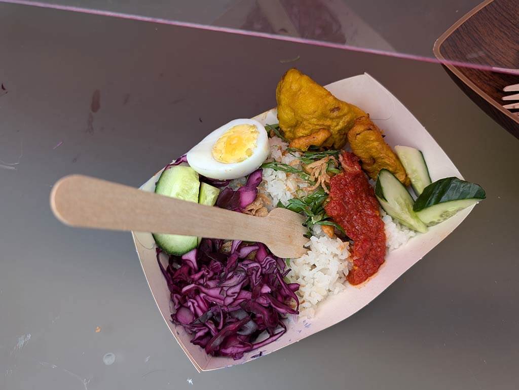 Eine Schale mit exotischem Essen: Thai Food Festival Hamburg
