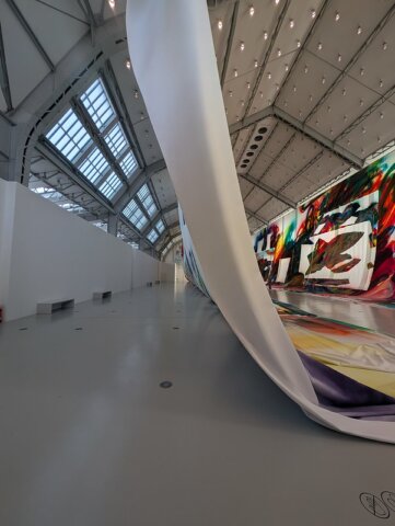 Die Aufhängung des WUNDERBILDs in den Deichtorhallen