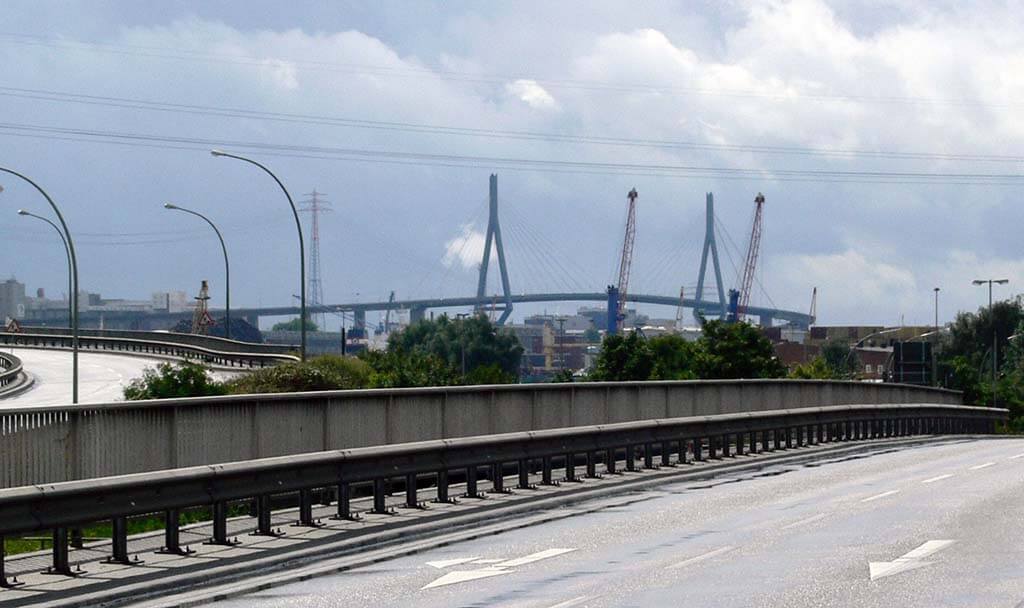 Die Köhlbrandbrücke im Hamburger Hafen wird Schauplatz vom Köhlbrandbrückenlauf