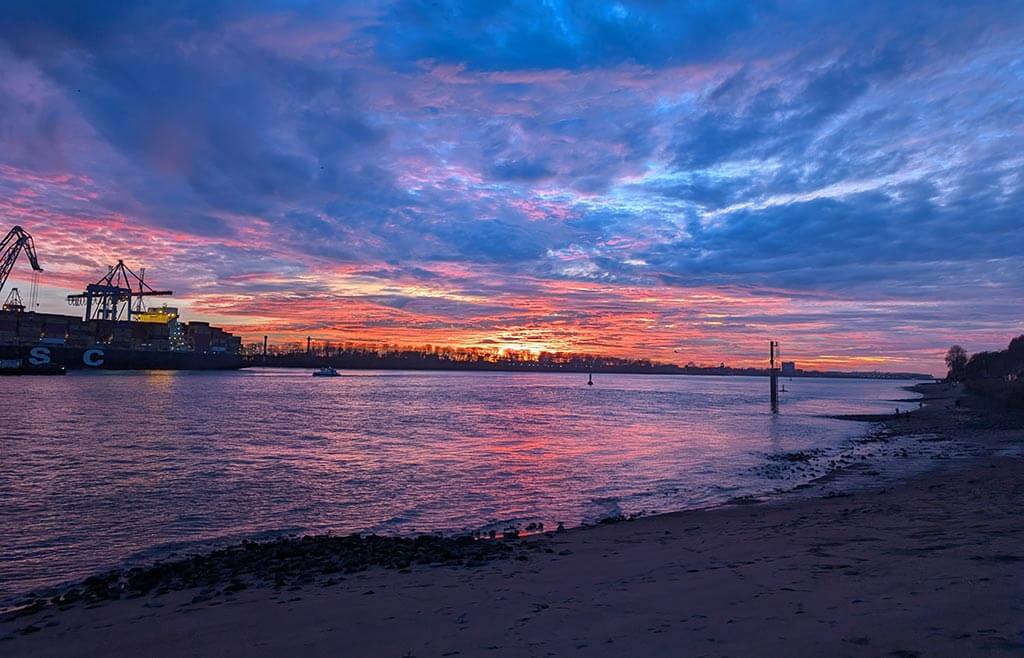 Jahresrückblick 2025: Sundown am Elbstrand in diesem Jahr - ein ergreifendes Highlight des Jahres