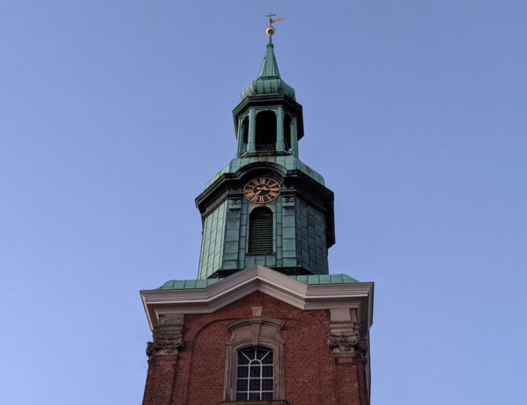 Kirchturm beim Stadtfest St. Georg