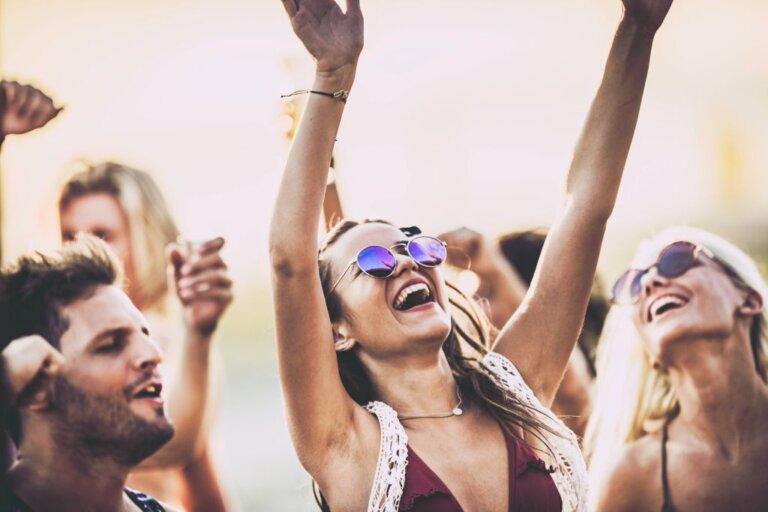 LoVE & HAPPINEzz auf dem Sonnendeck St. Pauli