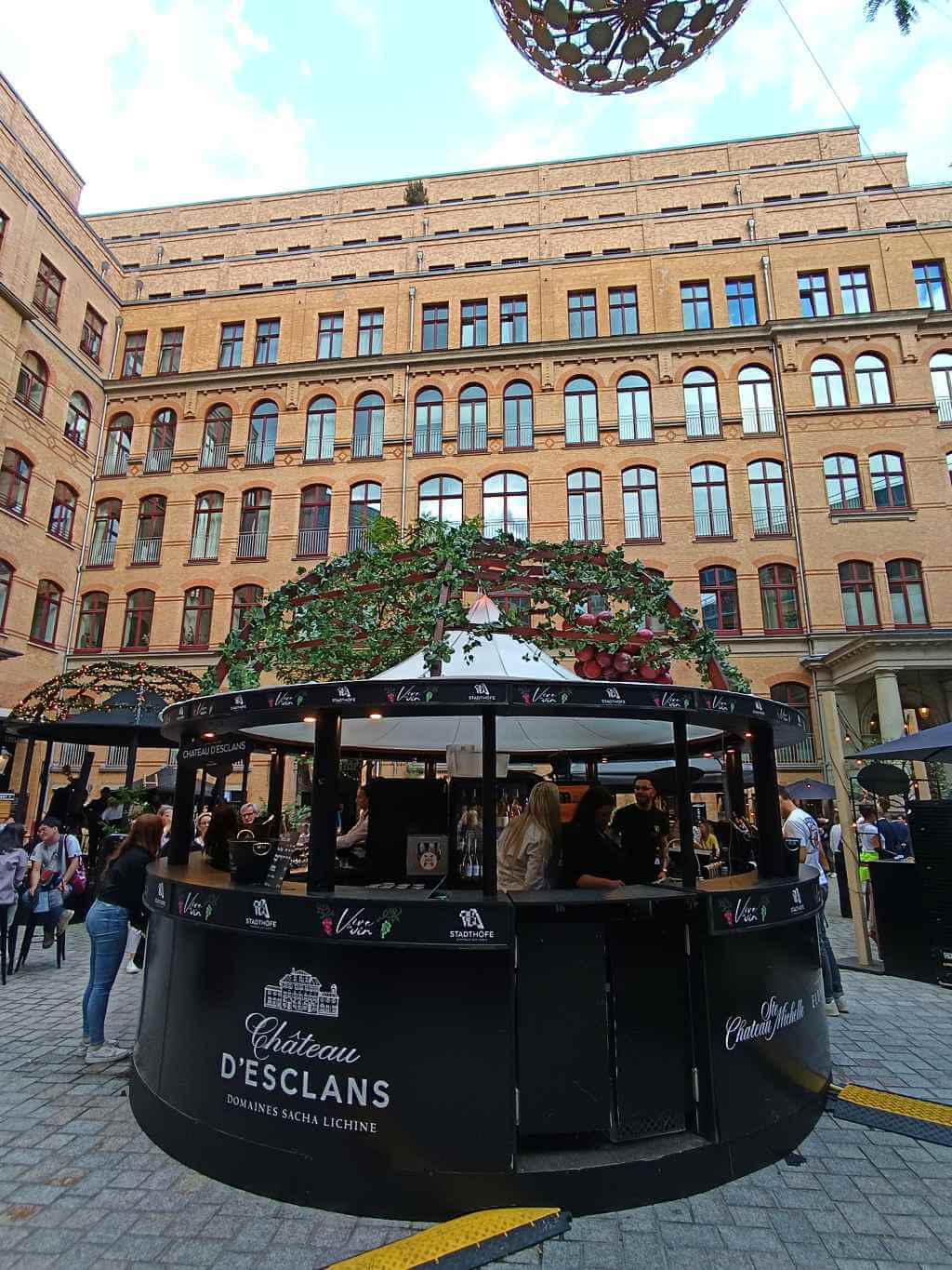 Vive le Vin 2026 - Wein-Kiosk in den Stadthöfen